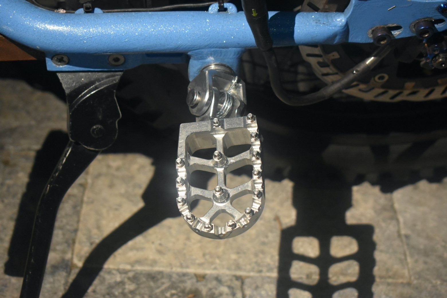 Mx style rear peg kit